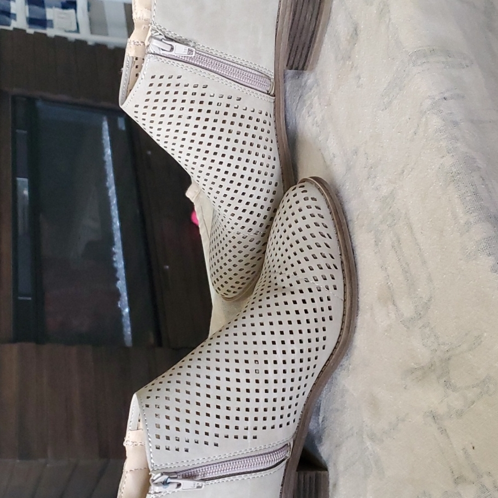Beige low cut boot - Picture 2 of 5